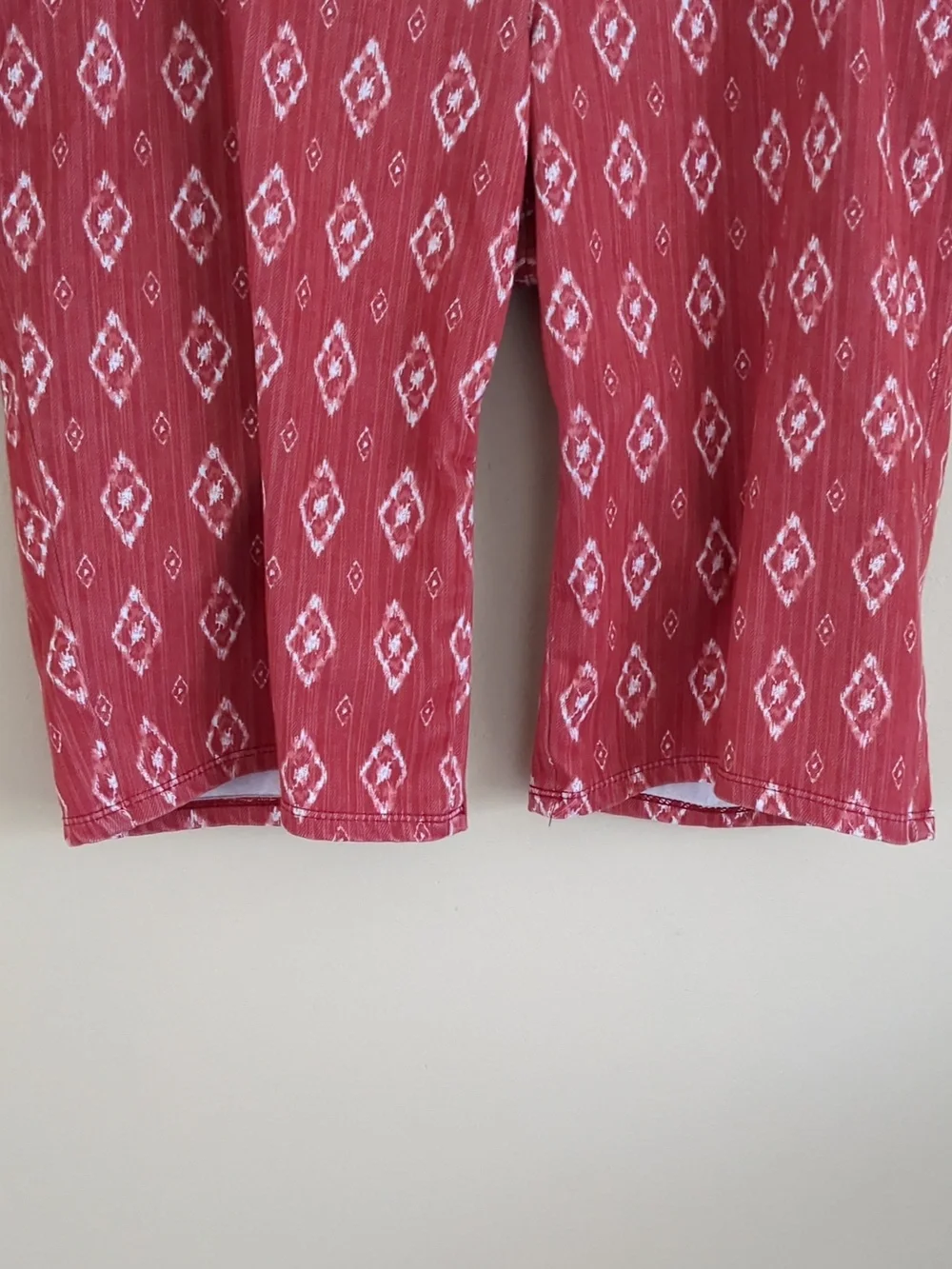 XL Faded Glory Shorts Modest Red Ikat